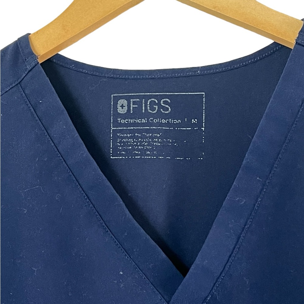 FIGS | Blue v-neck short sleeve technician medical scrubs shirt size med… - Picture 2 of 8